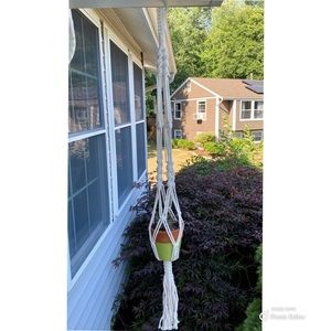 Macrame plant hanger